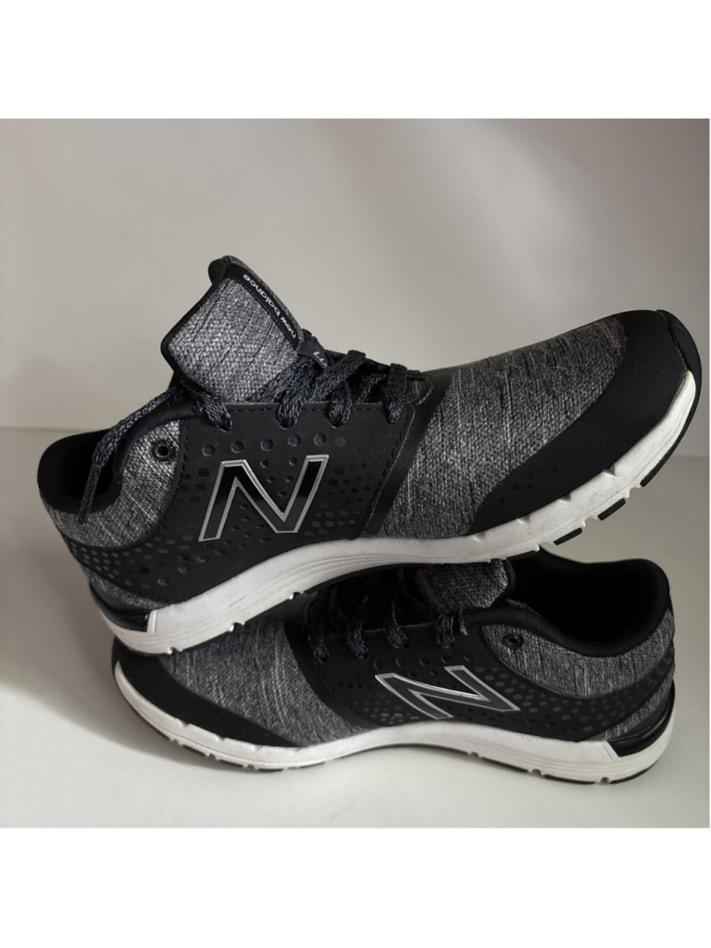 New Balance Black Gray Womens Shoes US Women 6- maybe worn twice!!! Looks great - Picture 2 of 8